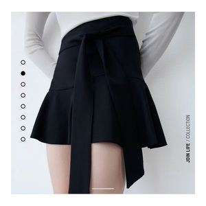 Zara high-waisted skort with bow.